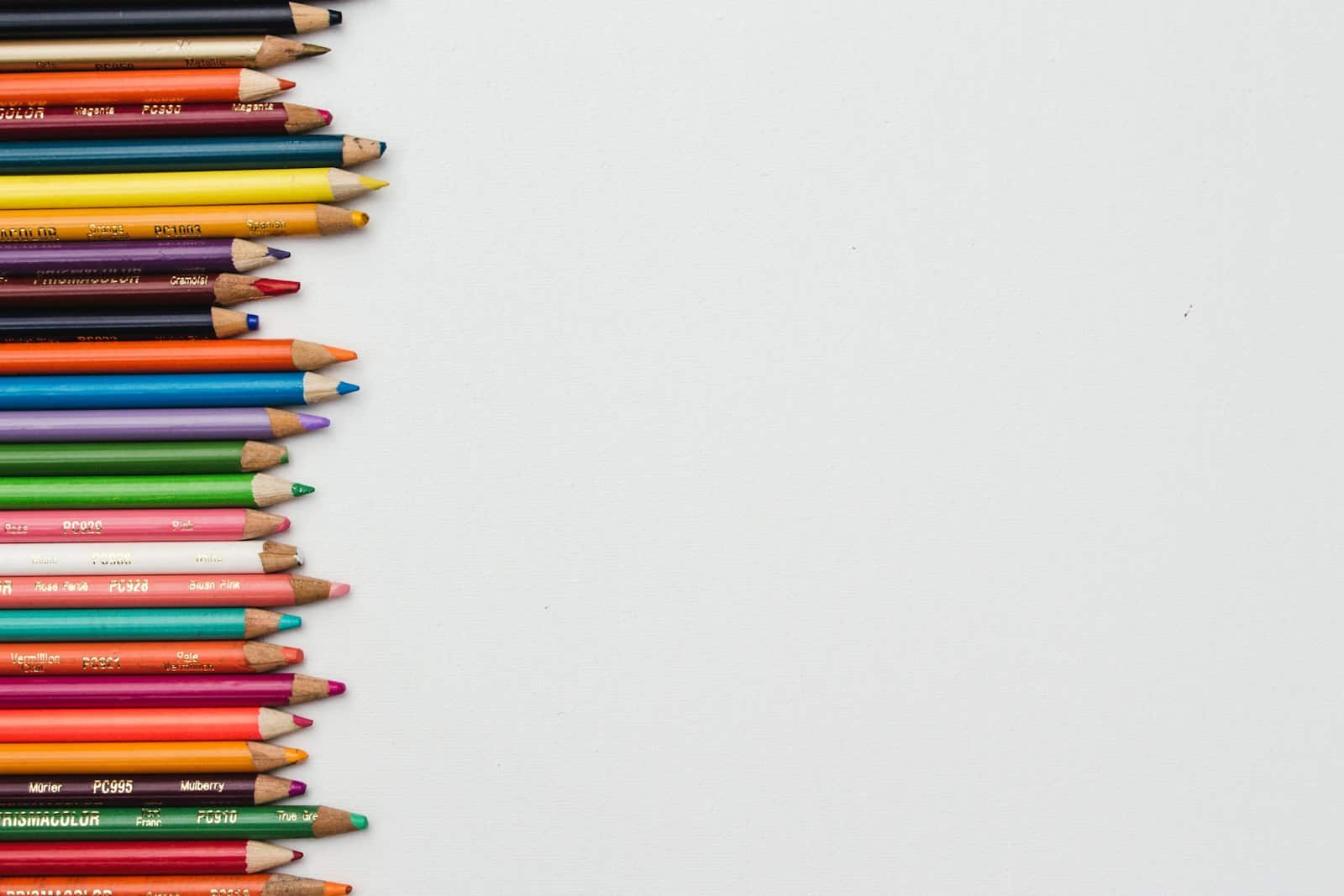 https://www.samy-kantari.fr/wp-content/uploads/2025/02/2lj4rqk2qfu.jpg pile of color pencils